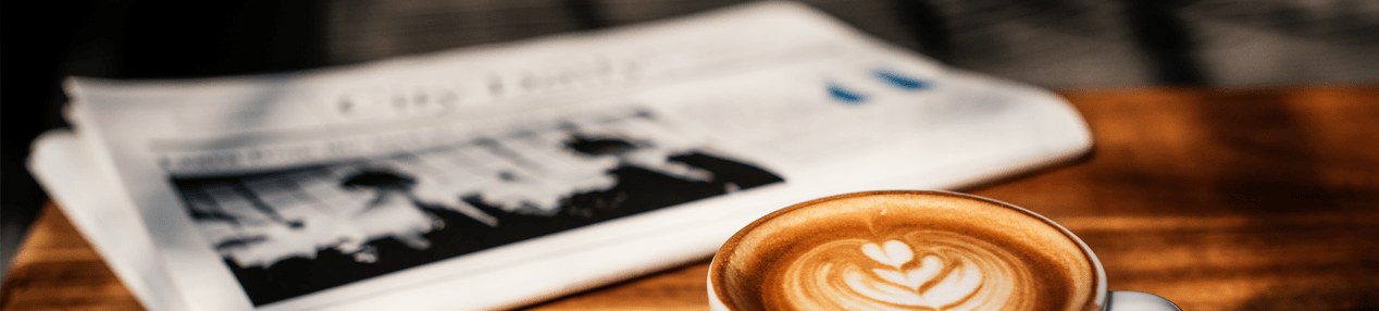 un journal et un caf&eacute; pour symboliser les outils d'information produits par le Carif-Oref Provence - Alpes - C&ocirc;te d'Azur